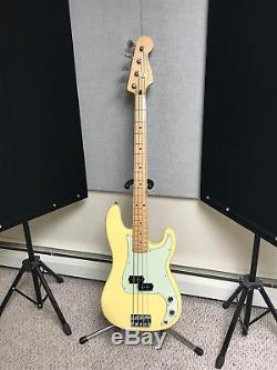 Fender Precision bass player series 63 pup, Gotoh tuners, gigbag, 7.8 lbs