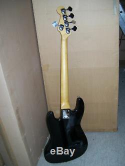 Fretless Bass Guitar, 5 string, Solid maple wood body, sealed tuners