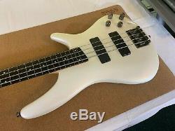 Ibanez SR300F Fretless Bass Pearl White with Gig Bag, Strap, and Korg Tuner