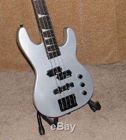 Jackson JS1X Minion Concert Electric Bass Guitar NEW- Missing D String Tuner
