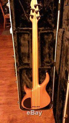 Peavey BXP 5 String Grind Bass Guitar With Case & Tuner